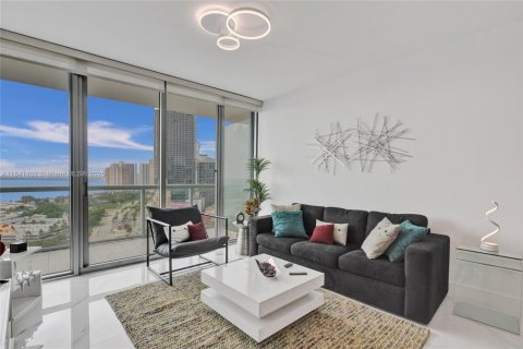 Condominio en alquiler en Miami, Florida, 2 dormitorios, 112.23 m2 № 1939698 - foto 7