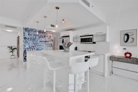 Condominio en alquiler en Miami, Florida, 2 dormitorios, 112.23 m2 № 1939698 - foto 5