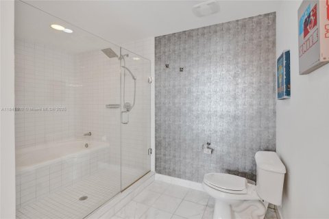 Condominio en alquiler en Miami, Florida, 2 dormitorios, 112.23 m2 № 1939698 - foto 15