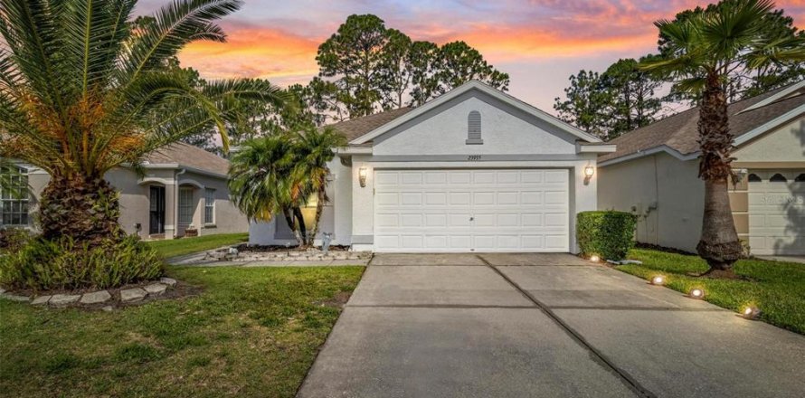 Casa en Land O' Lakes, Florida 4 dormitorios, 180.04 m2 № 1687759