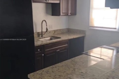 Condo in Orlando, Florida, 2 bedrooms  № 1952502 - photo 2