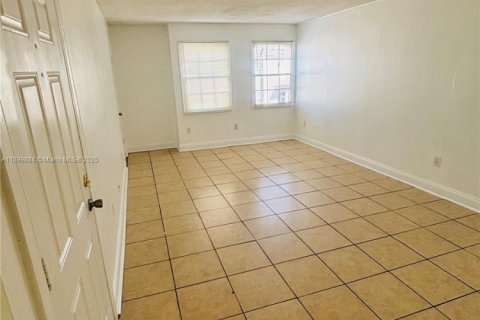 Снять в аренду кондоминиум в Орландо, Флорида 2 спальни, 85.66м2, № 1952502 - фото 7