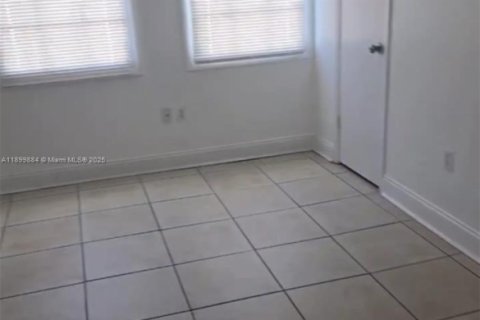 Снять в аренду кондоминиум в Орландо, Флорида 2 спальни, 85.66м2, № 1952502 - фото 6