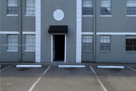 Condo in Orlando, Florida, 2 bedrooms  № 1952502 - photo 1