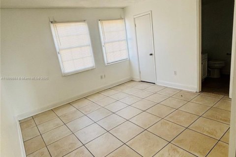 Снять в аренду кондоминиум в Орландо, Флорида 2 спальни, 85.66м2, № 1952502 - фото 11