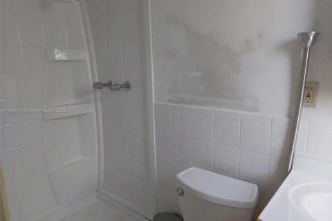 House in Oakland Park, Florida 2 bedrooms, 119.94 sq.m. № 1872559 - photo 12