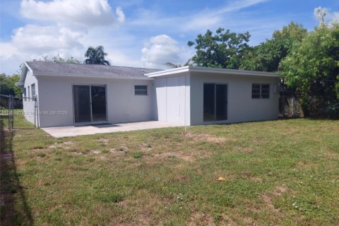 House in Oakland Park, Florida 2 bedrooms, 119.94 sq.m. № 1872559 - photo 18