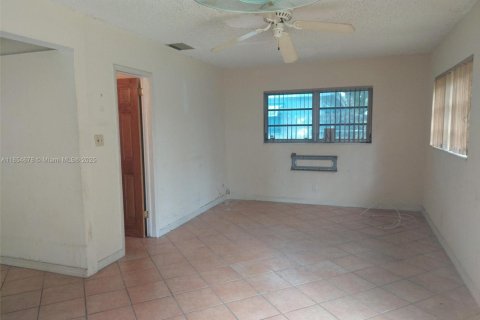 House in Oakland Park, Florida 2 bedrooms, 119.94 sq.m. № 1872559 - photo 6