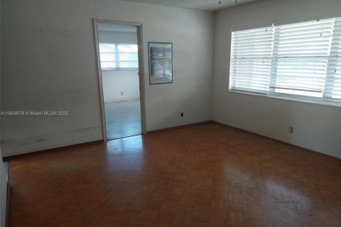 House in Oakland Park, Florida 2 bedrooms, 119.94 sq.m. № 1872559 - photo 4