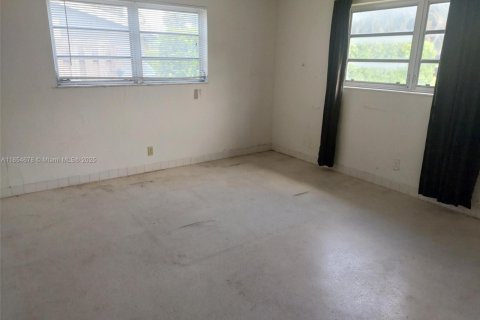 House in Oakland Park, Florida 2 bedrooms, 119.94 sq.m. № 1872559 - photo 11