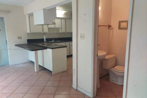House in Oakland Park, Florida 2 bedrooms, 119.94 sq.m. № 1872559 - photo 7