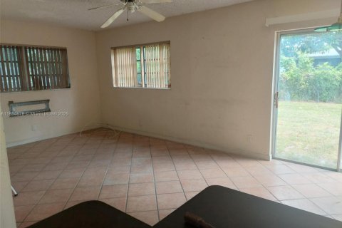 House in Oakland Park, Florida 2 bedrooms, 119.94 sq.m. № 1872559 - photo 5