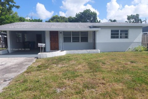House in Oakland Park, Florida 2 bedrooms, 119.94 sq.m. № 1872559 - photo 2