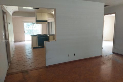 House in Oakland Park, Florida 2 bedrooms, 119.94 sq.m. № 1872559 - photo 3