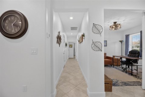 House in Wimauma, Florida 2 bedrooms, 151.99 sq.m. № 2322926 - photo 17