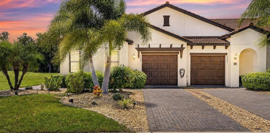 House in Wimauma, Florida 2 bedrooms, 151.99 sq.m. № 2322926