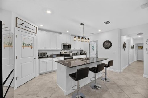 House in Wimauma, Florida 2 bedrooms, 151.99 sq.m. № 2322926 - photo 9