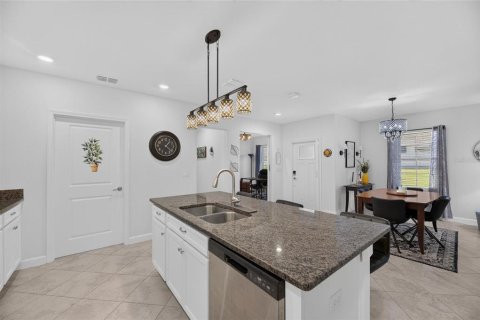 House in Wimauma, Florida 2 bedrooms, 151.99 sq.m. № 2322926 - photo 7