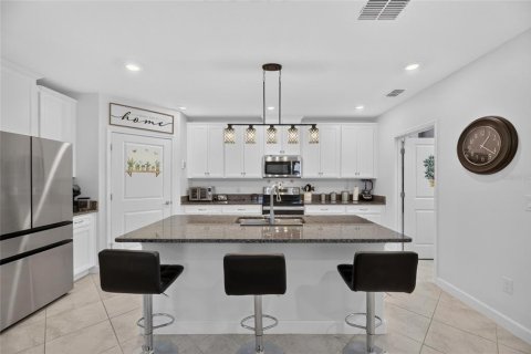 House in Wimauma, Florida 2 bedrooms, 151.99 sq.m. № 2322926 - photo 12