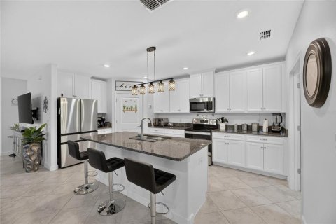 House in Wimauma, Florida 2 bedrooms, 151.99 sq.m. № 2322926 - photo 11