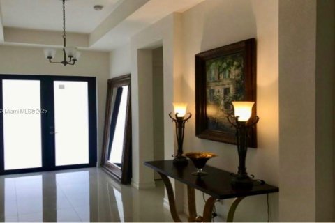 Снять в аренду виллу или дом в Майами, Флорида 4 спальни, 205.59м2, № 1957167 - фото 5