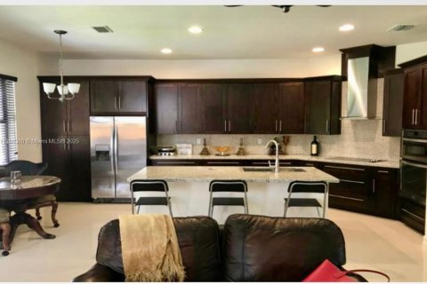 Снять в аренду виллу или дом в Майами, Флорида 4 спальни, 205.59м2, № 1957167 - фото 3