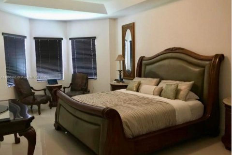 Снять в аренду виллу или дом в Майами, Флорида 4 спальни, 205.59м2, № 1957167 - фото 2