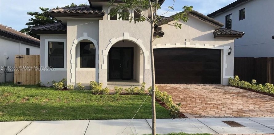 Дом в Майами, Флорида 4 спальни, 205.59м2 № 1957167