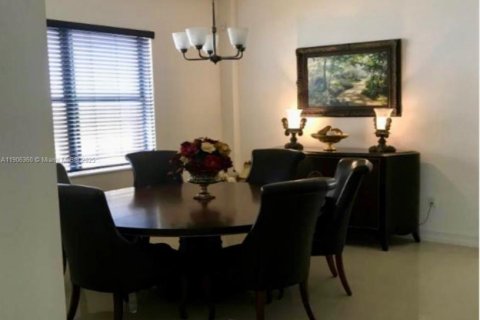 Снять в аренду виллу или дом в Майами, Флорида 4 спальни, 205.59м2, № 1957167 - фото 6