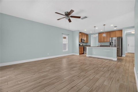 House in Davenport, Florida 3 bedrooms, 159.51 sq.m. № 2329620 - photo 8