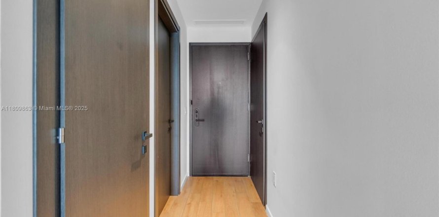 Estudio en el Condominio en Miami, Florida № 1867102