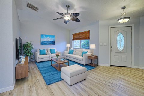 House in Venice, Florida 3 bedrooms, 157.75 sq.m. № 1565630 - photo 5