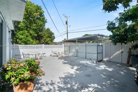House in Hialeah, Florida 4 bedrooms, 162.21 sq.m. № 1895868 - photo 29