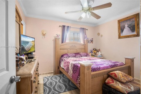 House in Hialeah, Florida 4 bedrooms, 162.21 sq.m. № 1895868 - photo 21