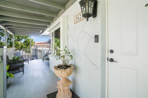 House in Hialeah, Florida 4 bedrooms, 162.21 sq.m. № 1895868 - photo 6