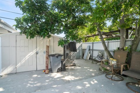 House in Hialeah, Florida 4 bedrooms, 162.21 sq.m. № 1895868 - photo 30