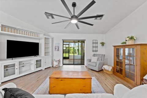 Villa ou maison à vendre à Spring Hill, Floride: 3 chambres, 174.66 m2 № 2398311 - photo 8