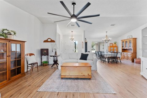 Villa ou maison à vendre à Spring Hill, Floride: 3 chambres, 174.66 m2 № 2398311 - photo 10
