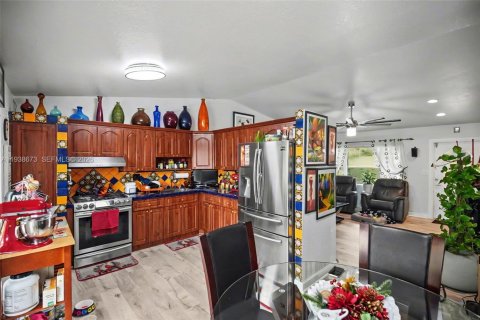 Touwnhouse à vendre à Miami, Floride: 2 chambres, 91.6 m2 № 1997859 - photo 8