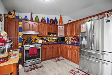 Touwnhouse à vendre à Miami, Floride: 2 chambres, 91.6 m2 № 1997859 - photo 9