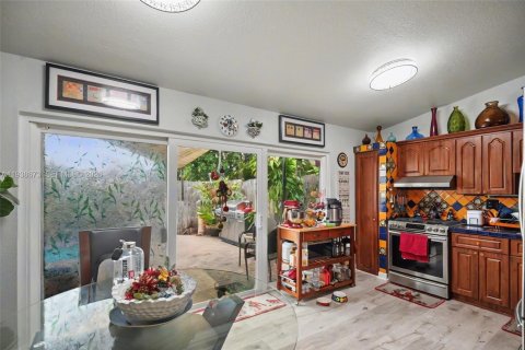 Touwnhouse à vendre à Miami, Floride: 2 chambres, 91.6 m2 № 1997859 - photo 10