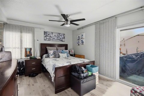 Touwnhouse à vendre à Miami, Floride: 2 chambres, 91.6 m2 № 1997859 - photo 18