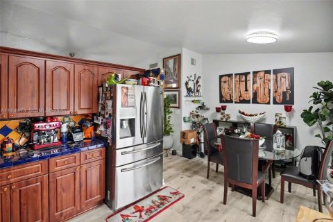 Touwnhouse à vendre à Miami, Floride: 2 chambres, 91.6 m2 № 1997859 - photo 6