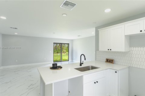 Casa en venta en Lehigh Acres, Florida, 3 dormitorios, 110.37 m2 № 1707604 - foto 11