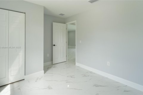 Casa en venta en Lehigh Acres, Florida, 3 dormitorios, 110.37 m2 № 1707604 - foto 12