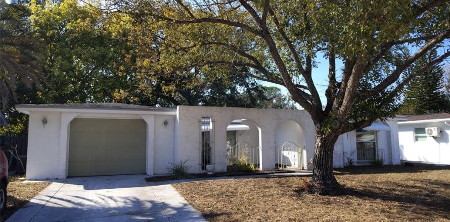 House in Holiday, Florida 2 bedrooms, 119.75 sq.m. № 2231784