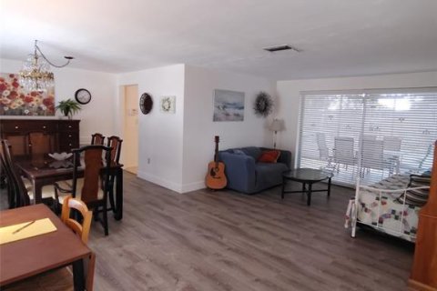 House in Holiday, Florida 2 bedrooms, 119.75 sq.m. № 2231784 - photo 3