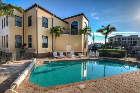 Condominio en alquiler en Punta Gorda, Florida, 2 dormitorios, 171.96 m2 № 248661 - foto 3