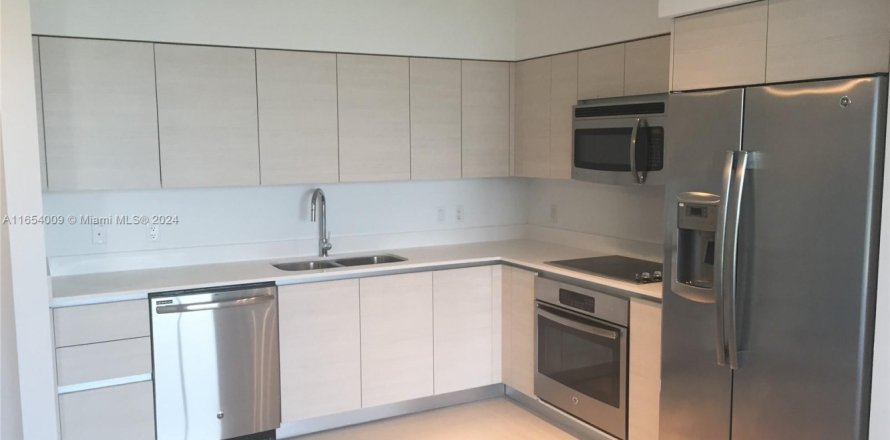 Condominio en Miami, Florida, 1 dormitorio № 2077030