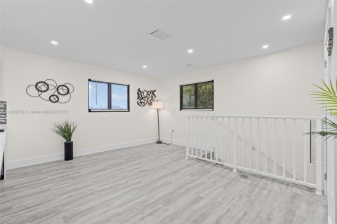 House in Miami, Florida 3 bedrooms, 118.91 sq.m. № 1979441 - photo 27